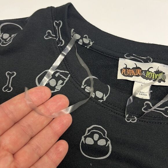 Pumpkins & Potions Skulls and Bones Long Sleeves Crewneck Pullover Shirt- Large - Picture 11 of 15